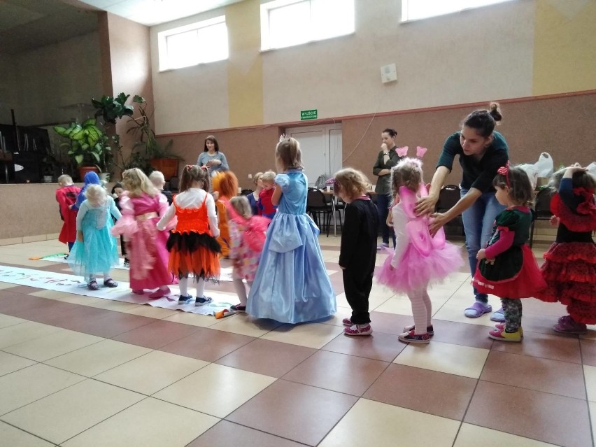 Jeleniewo: Przedszkolaki bawiły się na balu karnawałowym (zdjęcia)