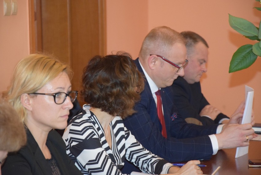 SULMIERZYCE: Senator Łukasz Mikołajczyk proponuje zakup wozu dla OSP w formule 50/50 [ZDJĘCIA+FILM] 