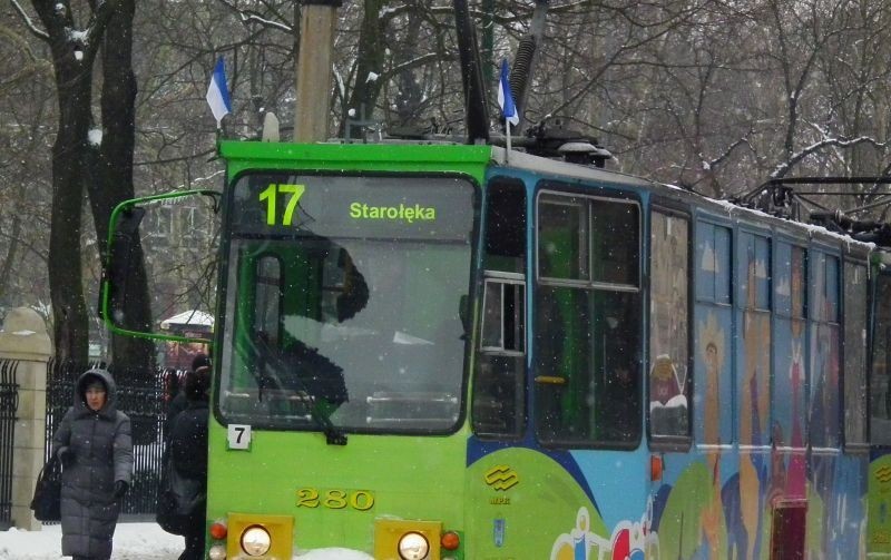 Tramwaje udekorowane flagami Lecha Poznań