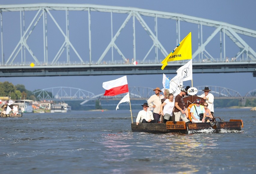 Festiwal Wisły. Fenomenalna parada statków i łodzi nad Bulwarem Filadelfijskim [ZDJĘCIA]