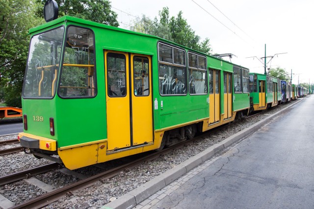Trzy tramwaje utknęły na torach