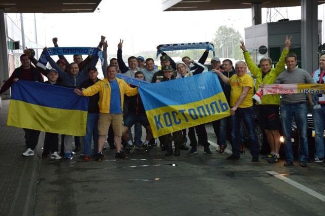 Dorohusk/Hrebenne. Kibice piłkarscy odprawiani na bieżąco.