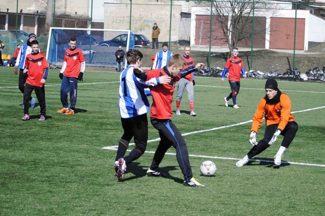 Gryf otrzymał lekcję futbolu od trzecioligowej Cartusii Kartuzy