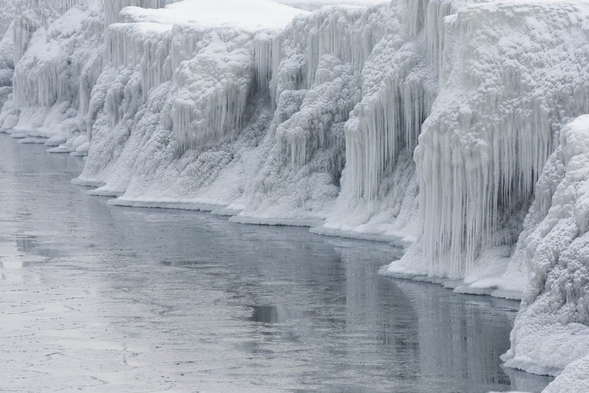 Darłowskie nabrzeże skute lodem [archiwalne zdjęcia]