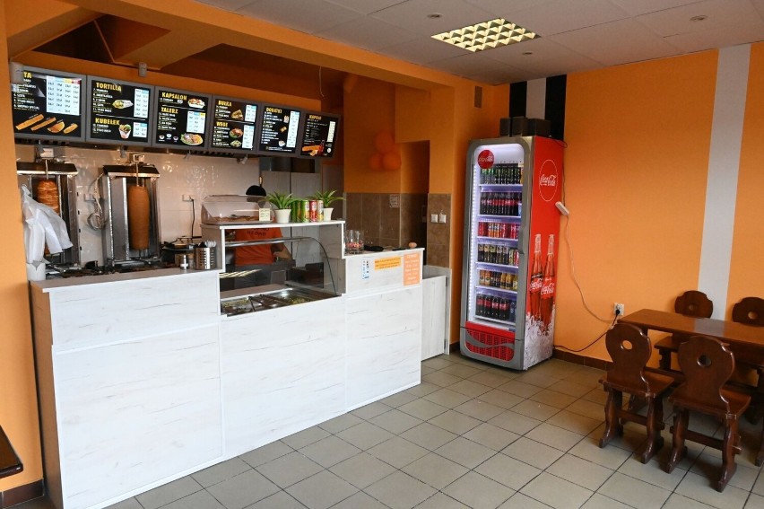 Półmetrowy kebab i indyjska herbata. W Kielcach ruszył Shopno Kebab. Zobacz film i zdjęcia