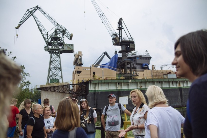 Letnie spacery z Metropolitanką. Instytut Kultury Miejskiej...