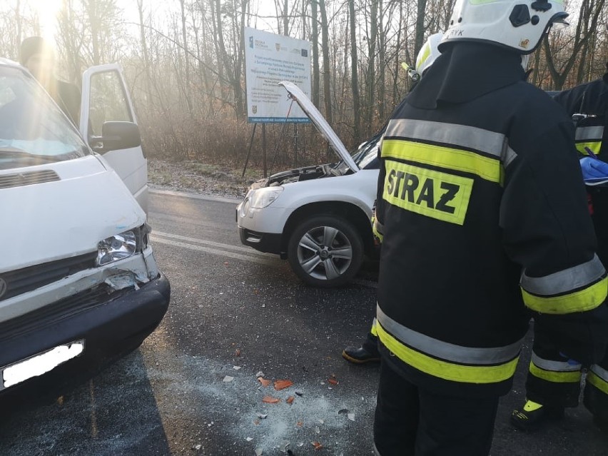 Gmina Kuślin: Zderzenie dwóch pojazdów na oblodzonej drodze