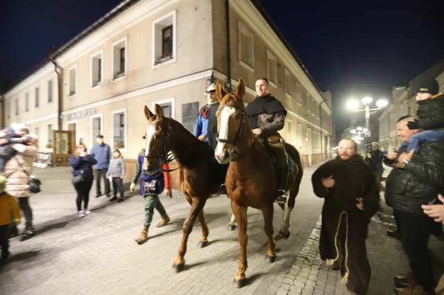 Marcinowe święto wróciło na rynek w Mikołowie po rocznej przerwie, clou programu był wjazd Marcina na koniu