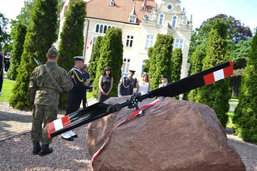 Święto 49 Bazy Lotniczej: Odsłonięcie pomnika pamięci lotników i pokaz sprzętu wojskowego