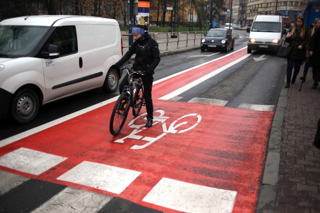 Śluzy zostały wyznaczone na końcu ul. Łobzowskiej i Królewskiej, przy Alejach Trzech Wieszczów. Mają ułatwić cyklistom bezpieczny przejazd przez skrzyżowanie.