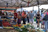 Letnie zakupy na targowisku w Ostrowcu w czwartek, 14 lipca. Zobacz na zdjęciach, co się działo