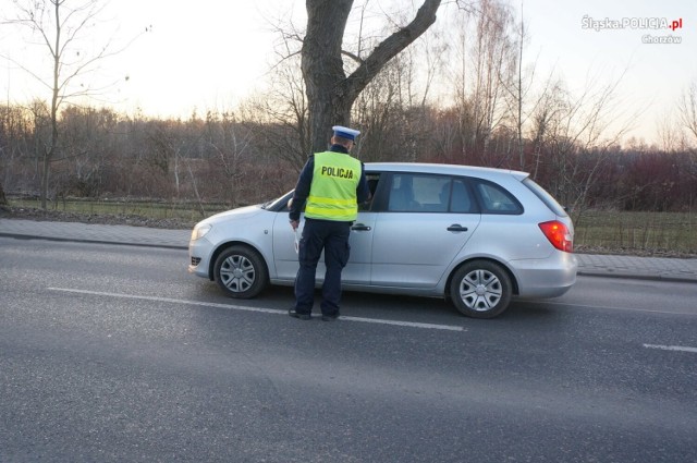 Tylko w ciągu minionego weekendu chorzowscy policjanci zatrzymali siedmiu nietrzeźwych kierujących i jednego, który wsiadł za kierownicę swojego auta będąc pod wpływem narkotyków.