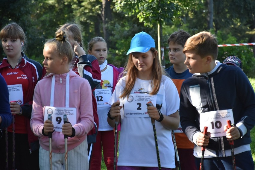 Nordic Walking nad oleśnickimi stawami (ZDJĘCIA)