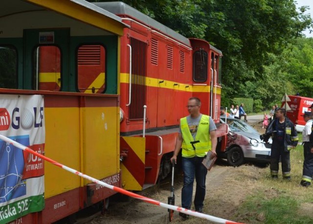 Stegna. Zderzenie auta osobowego z koleją wąskotorową