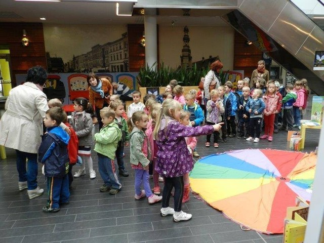 Galeria Krotoszyńska - czytanie z biblioteką