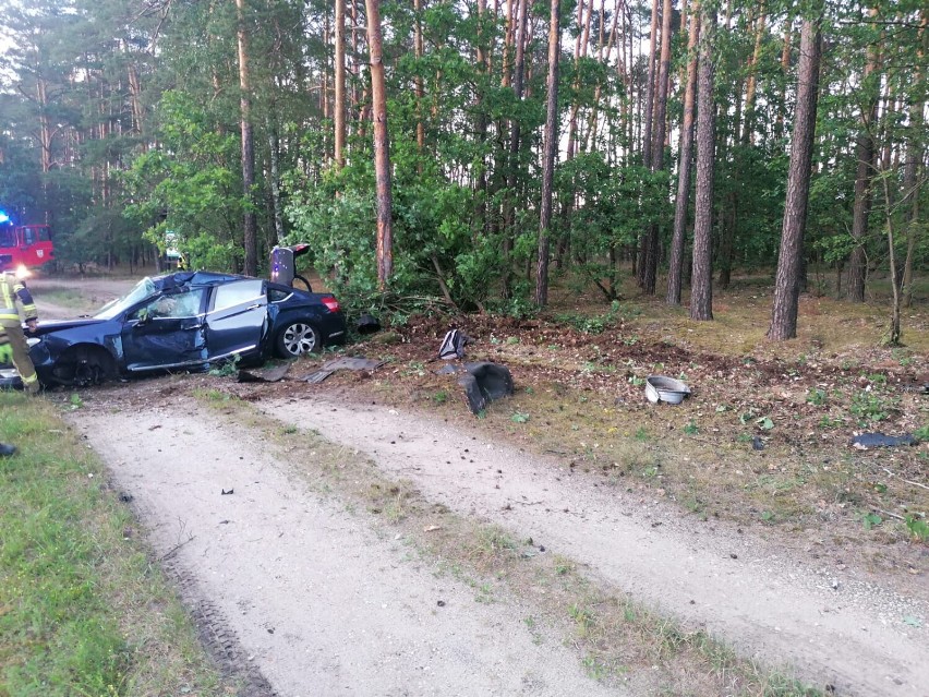 Wypadek w Dąbrówce Leśnej. 23-latek trafił do szpitala [ZDJĘCIA]