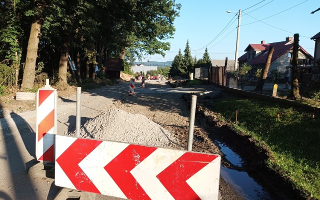 Przebudowa drogi powiatowej w Nieprześni i Zawadzie