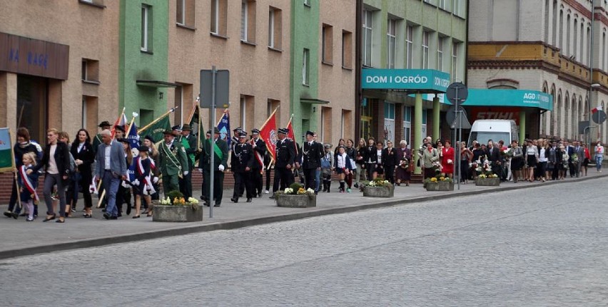 Wyrzysk: Szli ulicami miasta niosąc 50 metrową flagę! [ZOBACZ ZDJĘCIA]