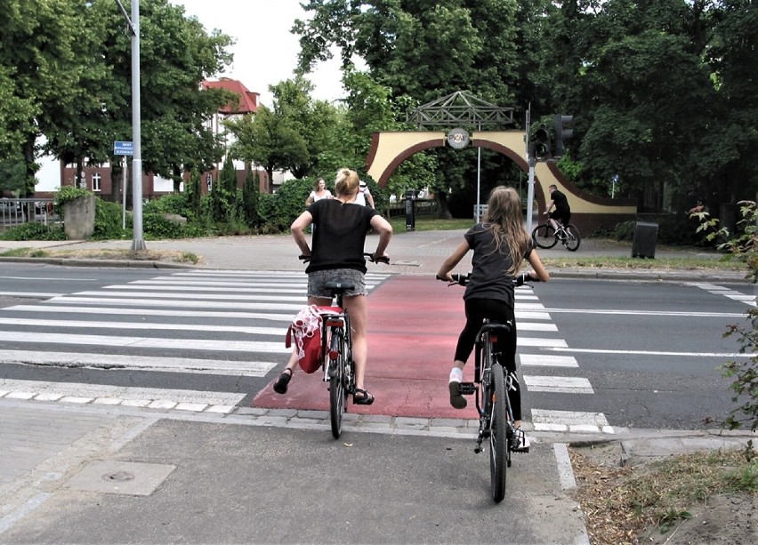 Jedyny przejazd rowerowy i przejście przez ul. Zamkową,...