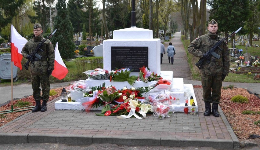 Upamiętniono ofiary Katynia '40 i katastrofy samolotu rządowego pod Smoleńskiem [ZDJĘCIA]