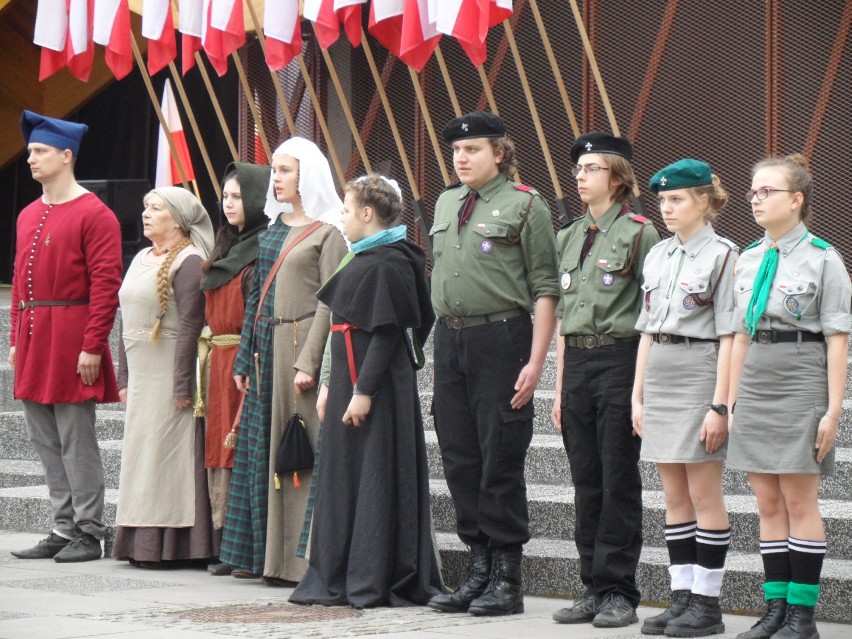 Bytom: Dzień flagi 2016 w parku miejskim im. F. Kachla