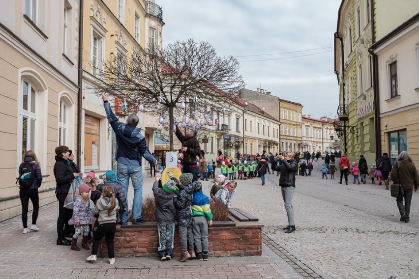 Pisankowy desant na ulicach Tarnowa [ZDJĘCIA] 