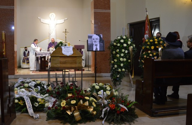 Pogrzeb Ryszarda Mazeranta, byłego nauczyciela i dyrektora ZSP 2 w Piotrkowie, 28.11.2020