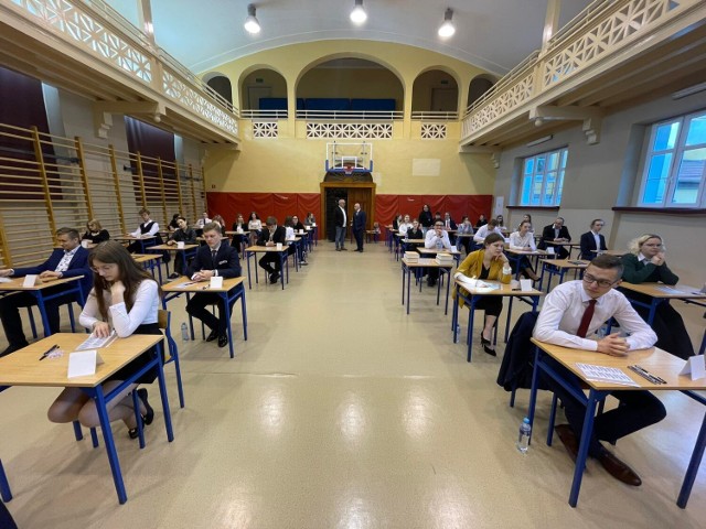 Maturzyści są już po pierwszym egzaminie. Dziś, 4 maja, pisano maturę podstawową z języka polskiego.