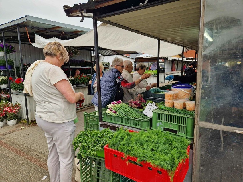 Po owoce, warzywa warto przyjść na targ w Starogardzie Gdańskim 