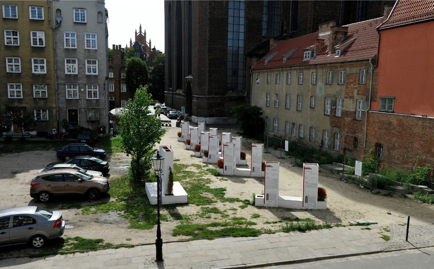 Skwer przy św. Ducha w Gdańsku. Mieszkańcy czekają na przemianę "dziury wstydu" ZDJĘCIA