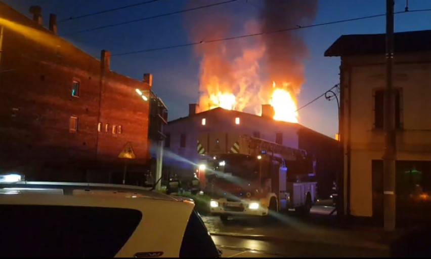 Pożar kamienicy w Katowicach wybuchł w niedzielę nad ranem...