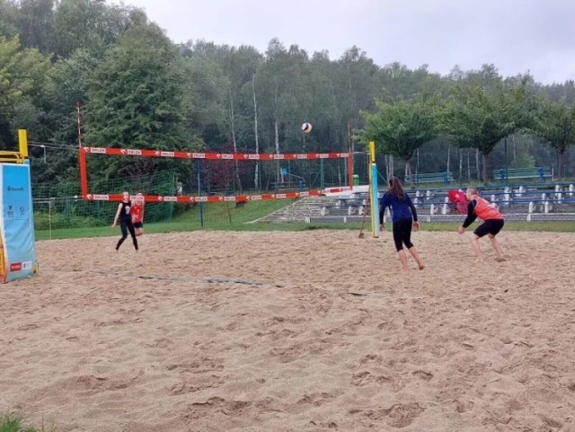 W wakacje w Parku Słupna odbywają się coroczne Mistrzostwa Mysłowic w siatkówce plażowej