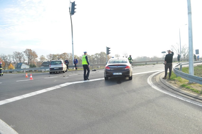 Wypadek na obwodnicy Śremu. Trzy samochody rozbite. Jeden...