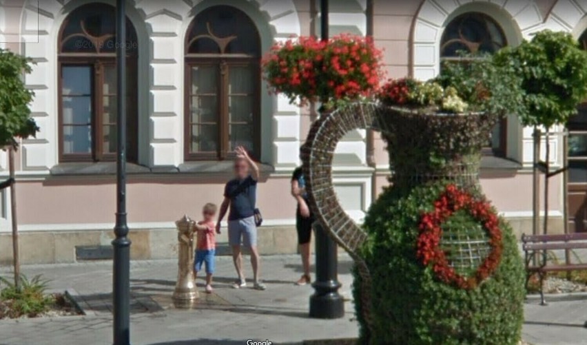 Mieszkańcy Żywca przyłapani na letnich zdjęciach z Google Street View. Poznajesz miejsca i ludzi? Sprawdź