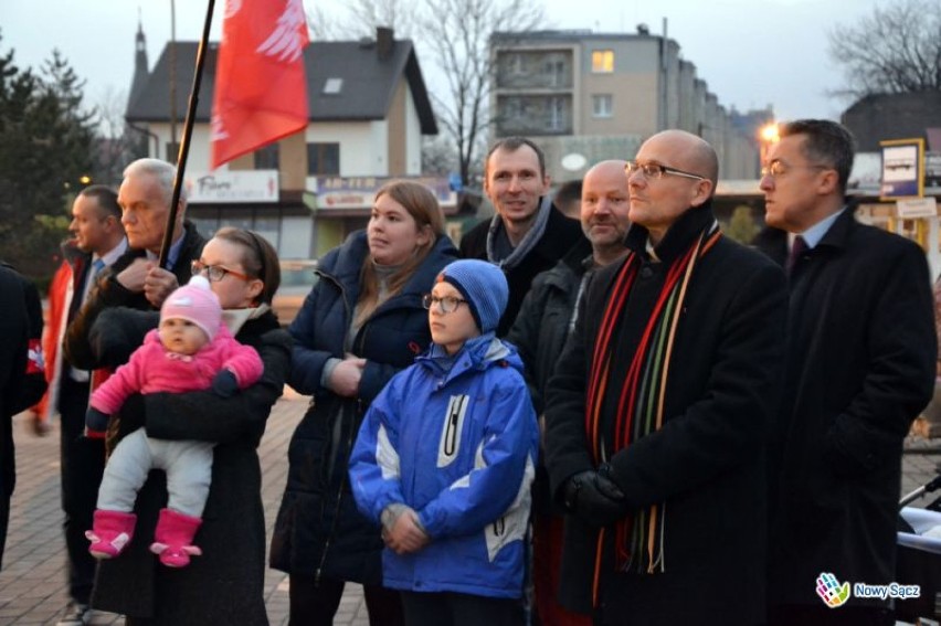 Nowy Sącz. Tablica wmurowana w elewację dworca PKP przypomina o Żołnierzach Wyklętych [ZDJĘCIA]