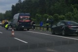 Wypadek na autostradzie A4 w Trzebini. Zderzenie busa z mazdą. Korkuje się droga w kierunku Krakowa [ZDJĘCIA]