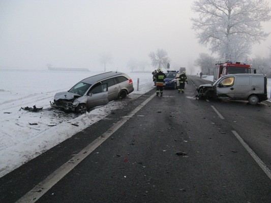 Policja Gniezno: Wypadek w Dziekanowicach. Na dk 5 zderzyły się cztery samochody
