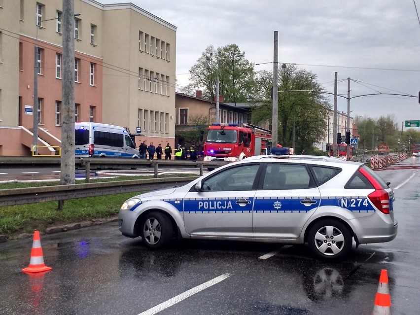 W Gdyni koparka uszkodziła gazociąg. Ewakuowano 130 osób [ZDJĘCIA, WIDEO]