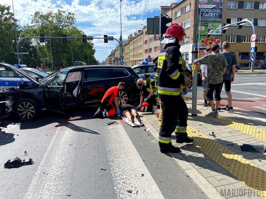 Wypadek na skrzyżowaniu Ozimskiej z Plebiscytową w Opolu. Kierowca forda wymusił pierwszeństwo, był pijany