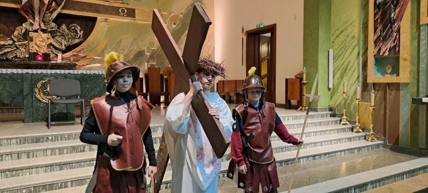 Droga krzyżowa i przygotowania do Świąt Wielkanocnych w...