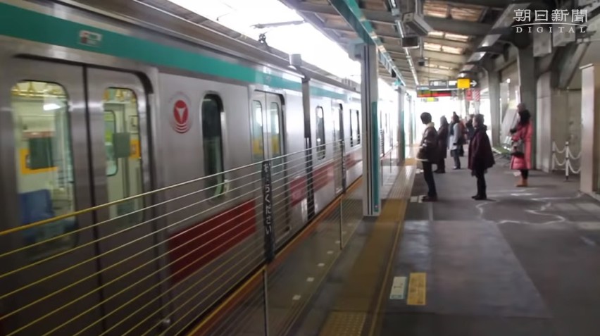Metro w Warszawie jak w Szanghaju? Radni chcą zabezpieczyć torowisko specjalnymi śluzami