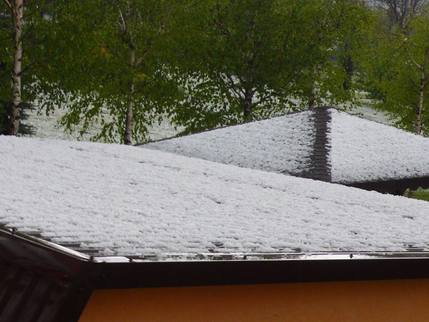 Gradobicie w Ptaszkowej i Kamionce Wielkiej. Temperatura spadła do 2 stopni Celsjusza