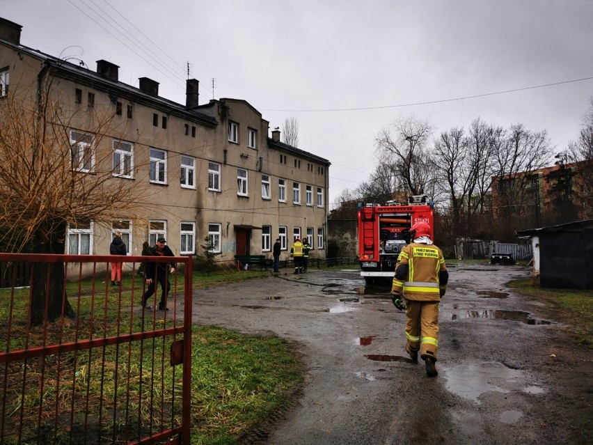 Pożar w kamienicy przy ul. Juliusza w Zduńskiej Woli 