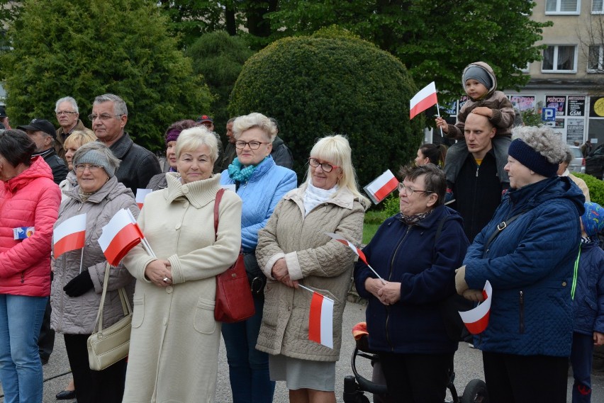 Drawsko Pomorskie. Obchody Święta Flagi z udziałem mieszkańców, żołnierzy polskich i amerykańskich