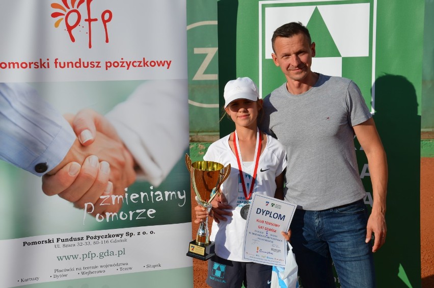 Dominika Podhajecka ze swoim trenerem i tatą Danielem...