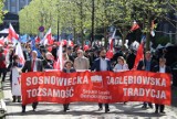 Pochód pierwszomajowy w Sosnowcu. Kilkaset osób uczciło święto ludzi pracy [ZDJĘCIA]
