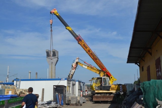 Z kładki nad torami w Skarżysku - Kamiennej nie zostało już prawie nic.