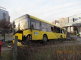 Katowice: wypadek autobusu 910 i auta dostawczego. 8 osób zostało rannych [zdjęcia +wideo]