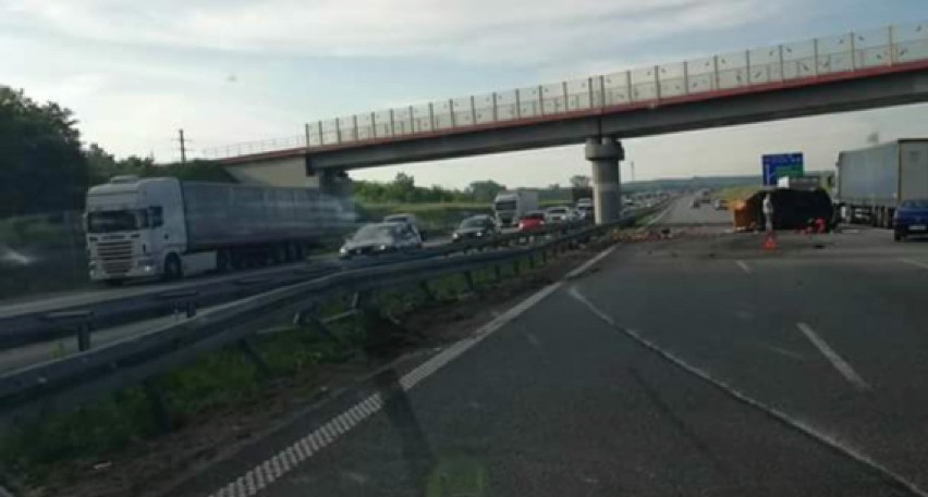 Wypadek na autostradzie A1 w okolicy Knurowa. Ogromny korek! Dwie osoby są ranne 