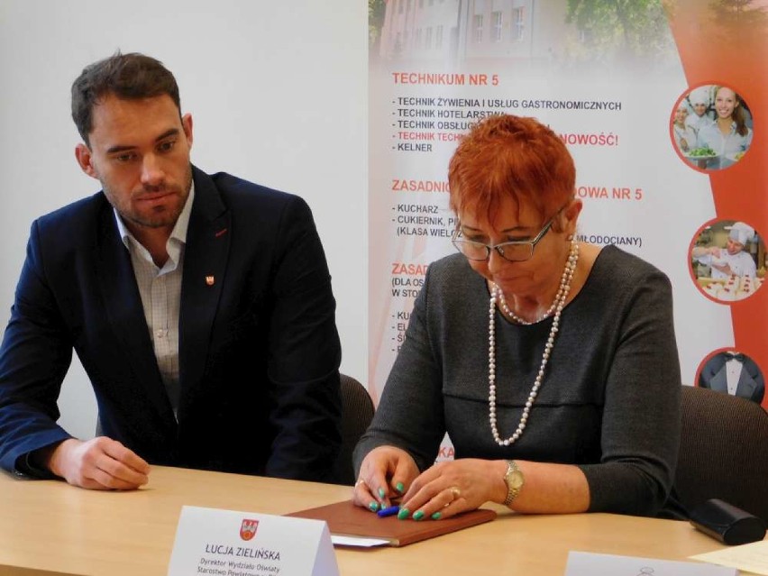 Podpisanie umowy między ZSG w Pile a Politechniką...